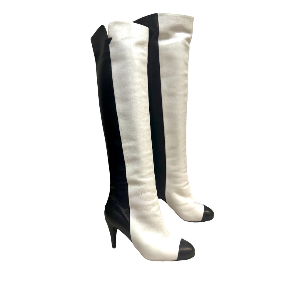 CHANEL KNEE HIGH BOOTS sz 35 black&white Lambskin. Unique